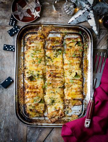 Cheesy domino potatoes 