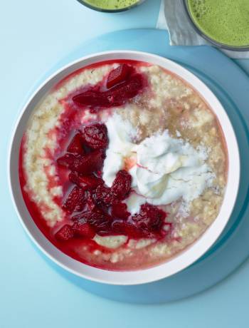 Porridge with blackberry-apple compote and coconut yogurt