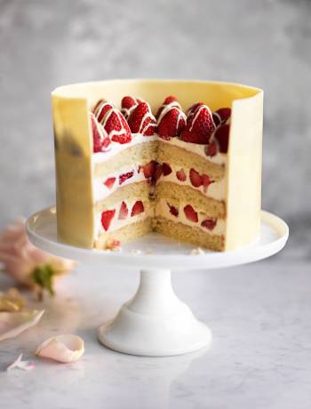 Strawberry, passion fruit & white chocolate cake