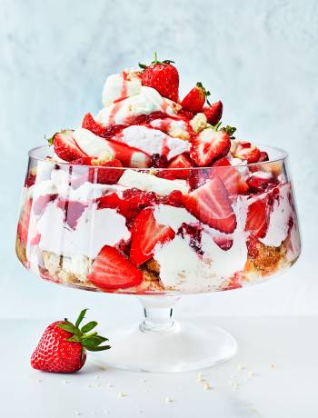 Strawberry cheesecake bowl