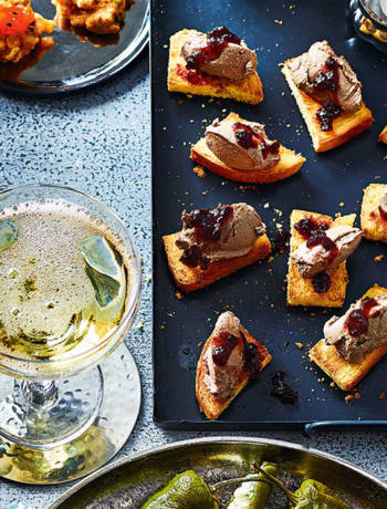 Quick chicken liver pâté on brioche