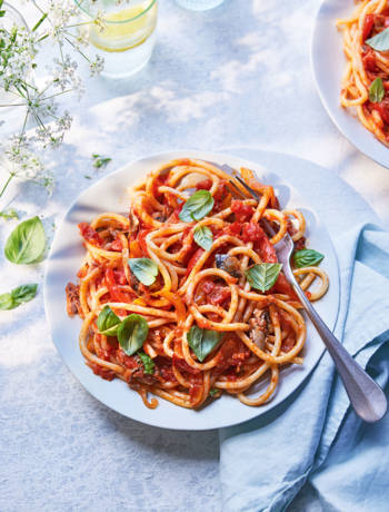 Peperonata bucatini with sardines