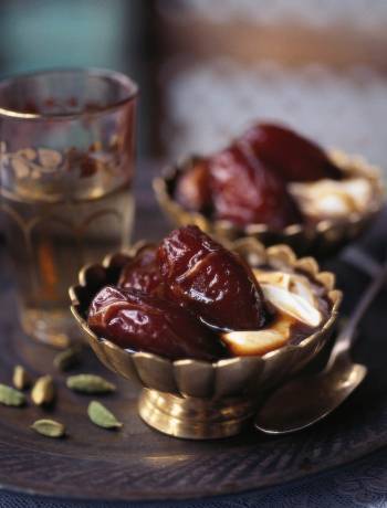 Dates with coffee and cardamom