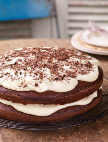 Chocolate cake with cream cheese icing