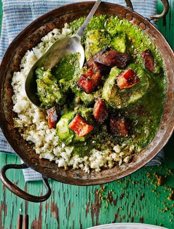 Fish and spinach curry with cauliflower ‘rice’ and pistachios 