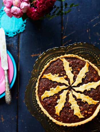 Spiced treacle and hazelnut tart 
