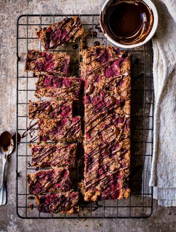 Raspberry and cacao quinoa slice 