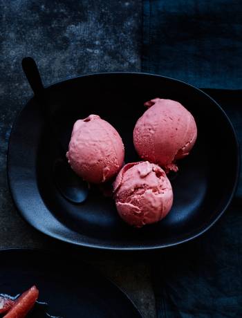 5-minute strawberry balsamic iced cream