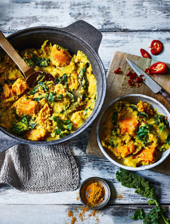 Slow cooker sweet potato and kale curry 