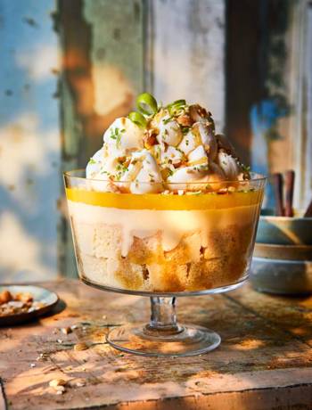 Caribbean trifle with mango and rum