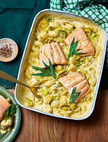 Salmon, gnocchi and creamy leek traybake