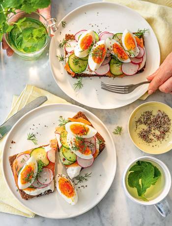 Smoked salmon smørrebrød