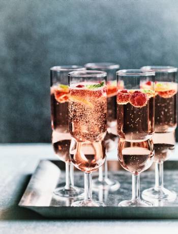 Rosé, raspberry and mint fizz