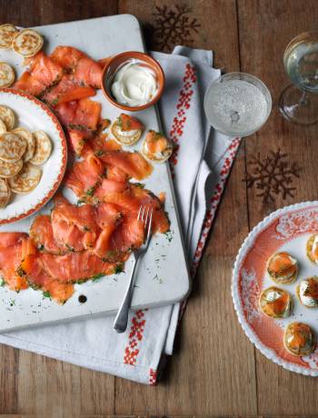 Gravadlax salmon starter with blinis