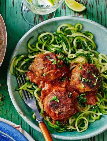 Veggie balls with ‘courgetti’ and tomato and basil sauce 