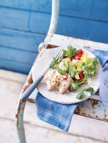 Crab mayonnaise with artichoke hearts and romaine leaves