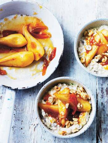 Overnight muesli with marmalade honey pears