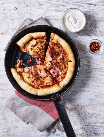 Frying pan Hawaiian pizza 