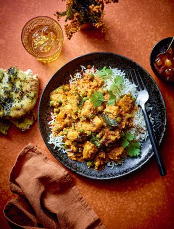 Spiced green peas and coconut curry