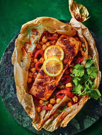 Harissa salmon and chickpeas en papillote