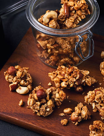 Nut cluster granola bites