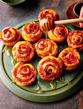 Pepperoni pizza roses