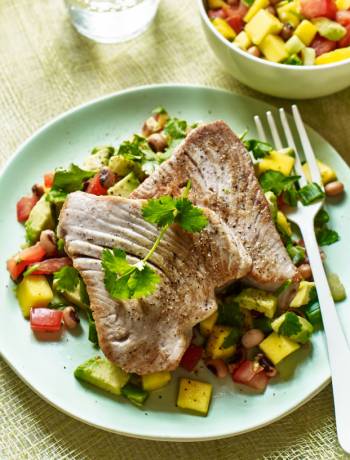 Tuna steak with salsa 
