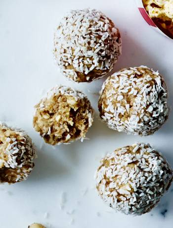 Cashew-date energy balls