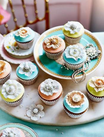 Crown jewels cupcakes