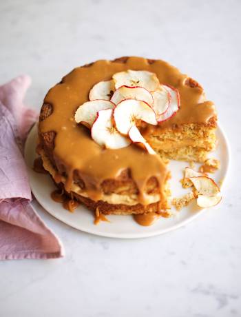 Caramel apple cake 