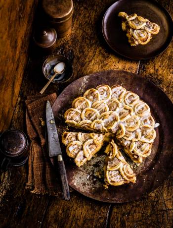 Apple and cinnamon swirl pie