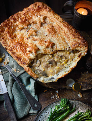 Creamy vegan mushroom and leek pie 