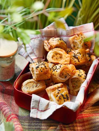 Korma sausage rolls