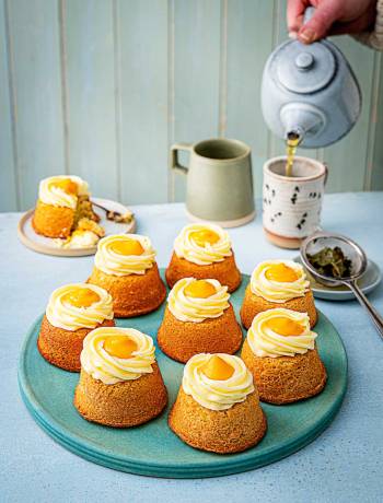 Passion fruit curd mini cakes