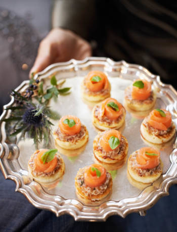 Mini basil and ricotta pancakes with salmon 