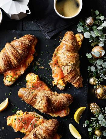 Smoked salmon and scramble croissants
