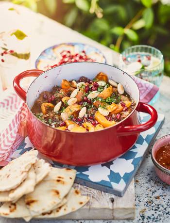 Fruity lamb with honey and almonds