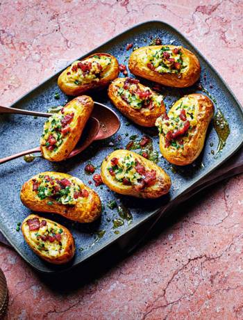 Mini jacket potatoes with bacon, sourced cream and chives