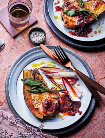 Pork chops with chicory jam