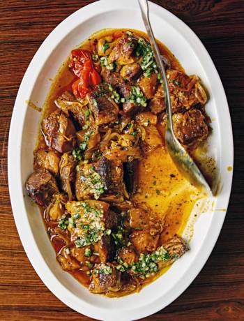 Slow-cooked pineapple pork with green vinagrete