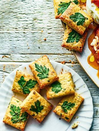 Herby pecorino crackers