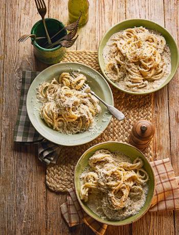 Pasta with walnut sauce