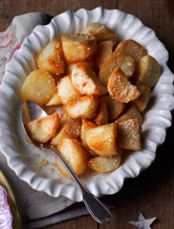 Roast potatoes with sesame seeds