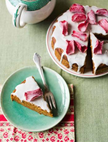 Carrot tea cake with vanilla icing