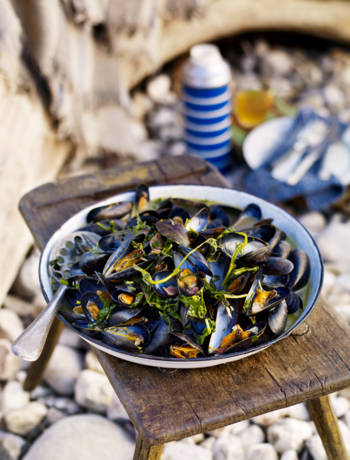 Cider and watercress mussels