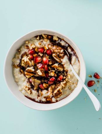 Porridge with dates and pecans