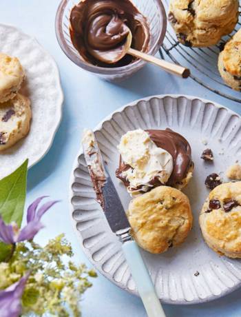 Gluten-free choc-chip scones 