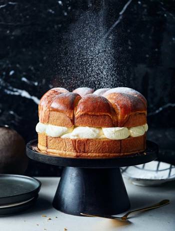 Vanilla cream bun cake