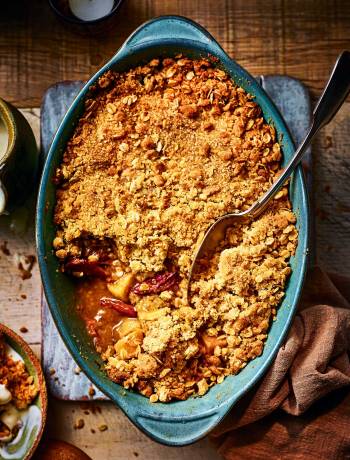 Apple and rhubarb crumble