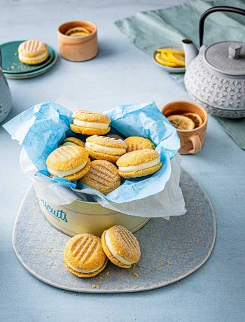 Lemon and poppy seed melting moments